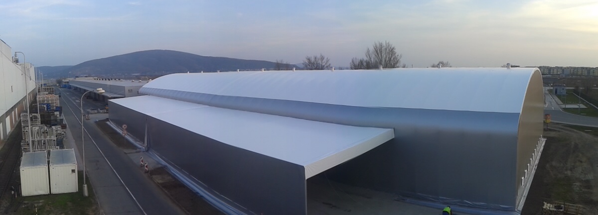 Montovaná hala se zastřešením pro průjezd kamionů – pultová střecha