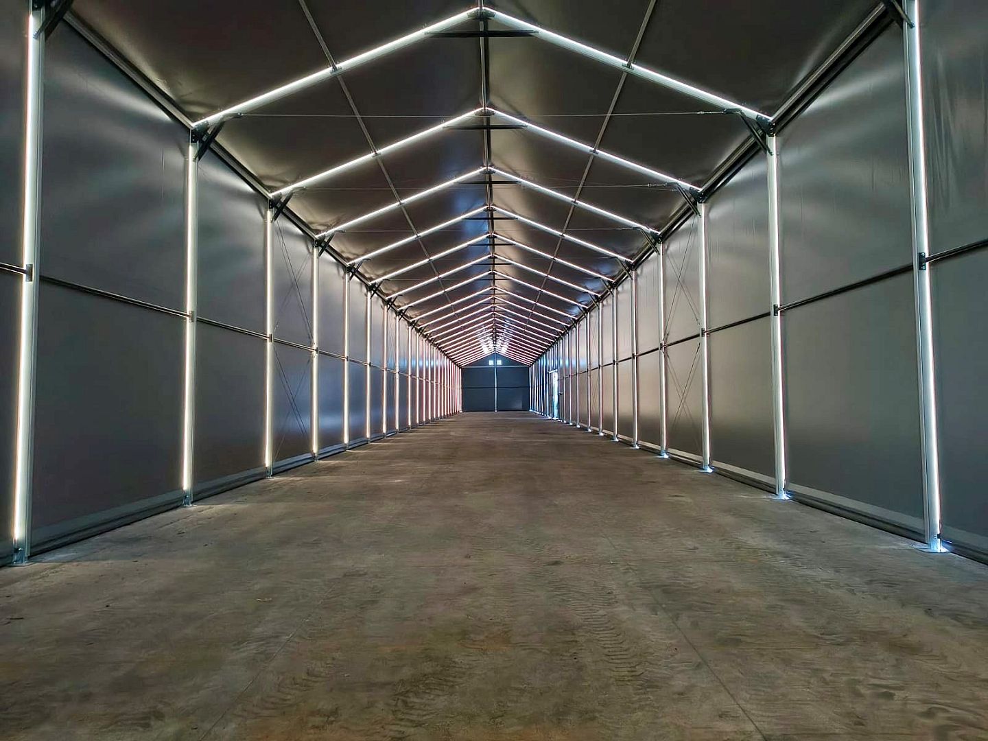 Poškodenie plachty na hale – príbeh jednej výmeny po 18 rokoch