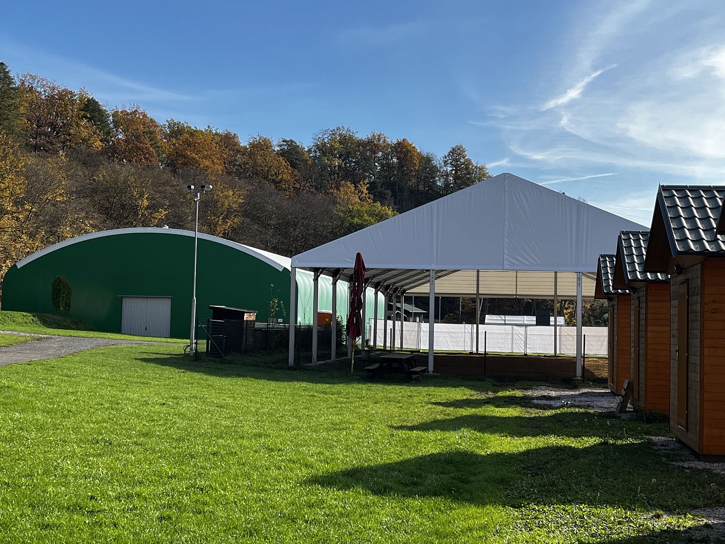 Montovaná hala a okolitá architektúra – na čo myslieť pri návrhu