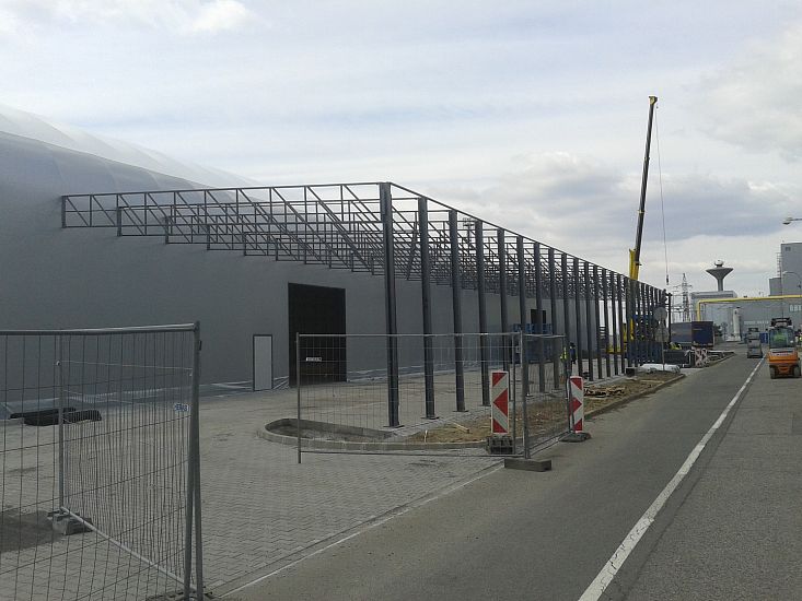 Zastrešenie nakládky kamiónov – detail, ktorý výrazne zlepší logistiku vo firme