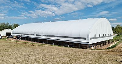 Jazdecká hala JO, Kněžmost